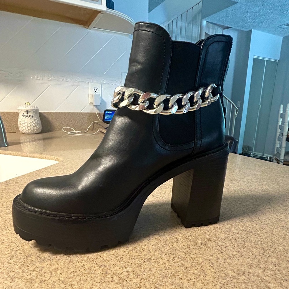 Madden Girl Kamora Fashion Boots 🖤🖤🖤